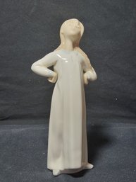 8 1/2' Lladro Figurine Of Young Girl
