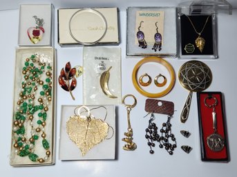 15 Piece Lot Of Costume Jewelry And Accessories