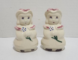 Pair Of Shawnee Pottery Salt And Pepper Sgakers