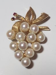14 Karat Gold And Pearl Grape Cluster Pin (12.6g)