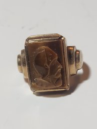 10 Karat Gold Mans Ring With Carved Tiger Eye Bust Of Knight Size 10 1/2 (9.8 Grams)