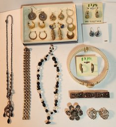17 Piece Costume Jewelry Lot With Selection Of Earrings