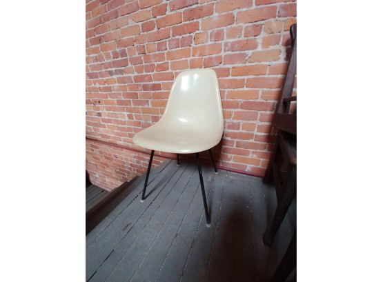Herman Miller Fiberglass And Steel Shell Chair