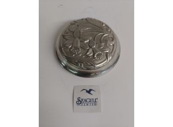 Seagull Fine Pewter Round Dresser Box With Daffodil Decorated Lid