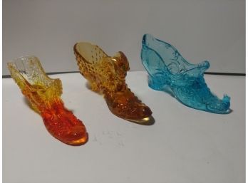 Three Pattern Glass Shoes To Include Amberina Daisy And Button And Cat In Shoe Signed Fenton