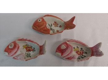 Group Of Three Canton Fish Dishes With Floral Decorated Interiors
