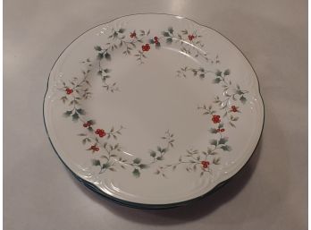 4 Pfaltzgraff Pottery Winterberry Dinner Plates