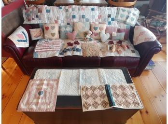 Patchwork And Country Textile Lot To Include Large Patchwork Quilt( 25 Pieces)