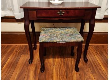 Mahogany Queen Anne  Dressing Table With Stool