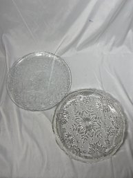 Pair Of Round Holiday Classics Snowflakes Sweet Dish