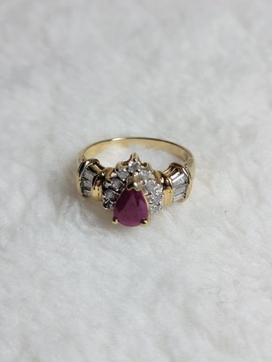 Stunning 14k Gold Ring With Ruby And Diamonds