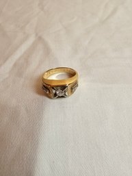 14k Gold Men's Ring With Center And 2 Side Diamonds
