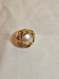 14k Gold Ring With Pearl And Diamonds