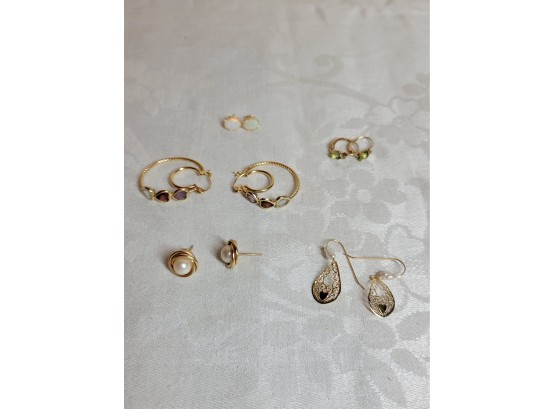 14k Gold Earrings Lot 237