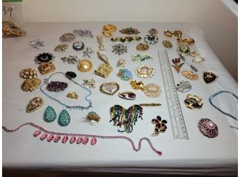 Vintage Costume Jewelry Lot Mostly Pins