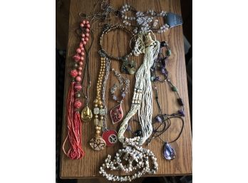 Costume Jewelry Necklaces - Seashell/pendants