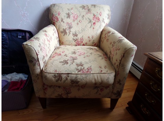 Rowe Upholstered Armchair (bR)