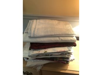 Lot Of Tablecloths (silver Thread Top)