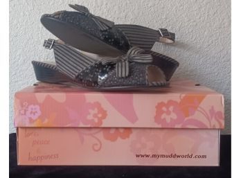 Mudd Ladies Cutie Pie Black/striped Open Toed Sandals Size 10M