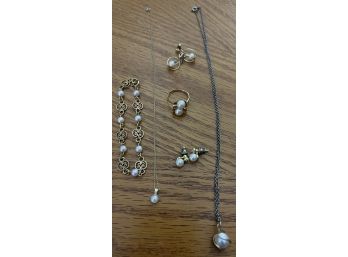 Nice Collection Of Faux Pearl Jewelry Incl. 2 Pairs Of Earrings, Ring, Bracelet & 2 Pendants On Chains