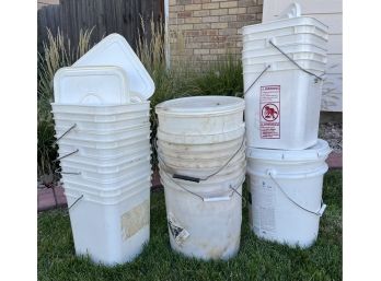 Square And Round 5 Gallon Buckets, With And Without Lids