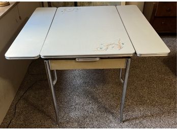 Very Nice Mid-century Dining Table W Pull Out Leaves On Each Side No Chairs