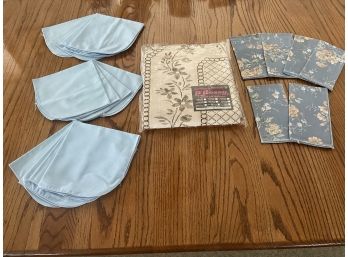 Lace Tablecloth Made In Mexico Over 8' W/ 6 Floral Cloth Napkins & 12 Blue