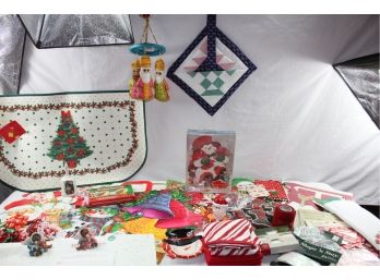 Christmas Miscellaneous Lot – New Rug, Puzzle, Bell, Ribbon, Sequin 3 King Mobile