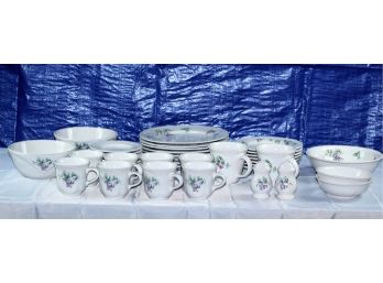 Pfaltzgraff Grapevine 8 Plates, 7 Salad Plates, 8 Cups With Saucers, 3 Large Bowls, Salt And Pepper Shaker