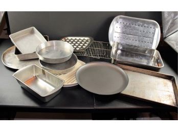 Miscellaneous Cooling Racks And Aluminum Pans