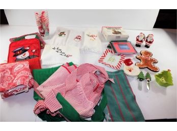 Christmas – CDs, Small Serving, Aprons, Pot Holders, Salt And Pepper Cups