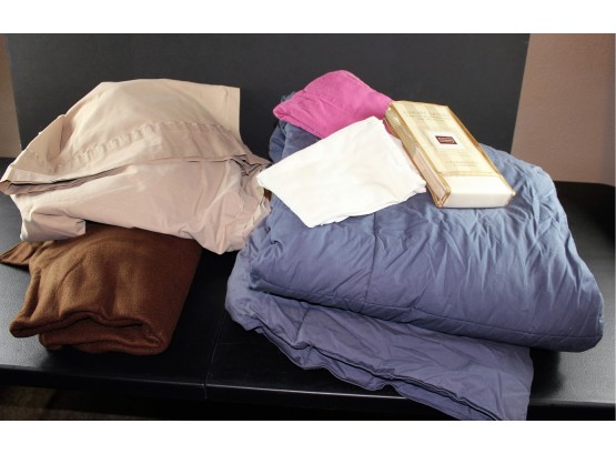 Queen Comforter & Sheets, Blanket, Pillow Cases