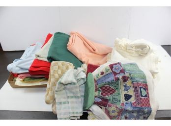Miscellaneous Tablecloths, Napkins, Kitchen Towels