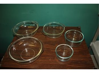 5 Pyrex Bowls, Two Smaller Ones Have Blue Tint