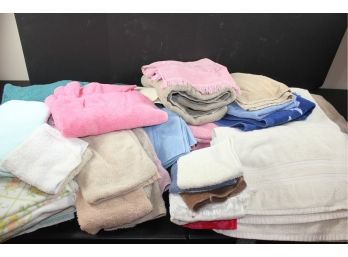 Large Lot Of Bath Towels, Hand Towels And Wash Rags