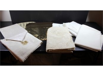 Many Off-white Ecru Tablecloths And Shiny Gold Placemats