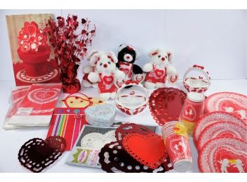 Valentine's Lot - 4 Stuffed Bears, 2 Ceramic Dishes