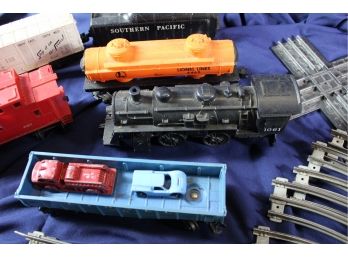 Vintage Lionel Electric Train Set - Green Engine Is Very Heavy, Additional Engine, Caboose And 4 Cars