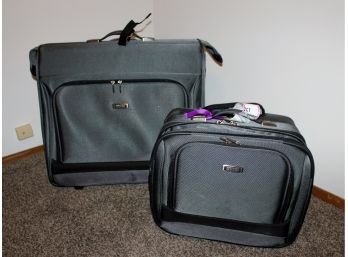 2 Piece Kenneth Cole Reaction Luggage With Wheels In Like New Condition - 22 X 24 Garment, 17 X 13