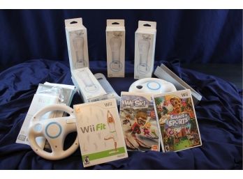 Wii Miscellaneous - 4 Motion Plus, Three Games, Two Steering Wheels