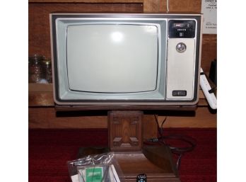 Old 18 In Zenith TV On Plastic Stand - TV Powers Up