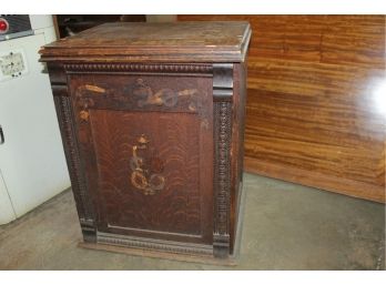 Antique Sewing Machine Cabinet 29 In Tall 22 Inch Wide 16 In Deep