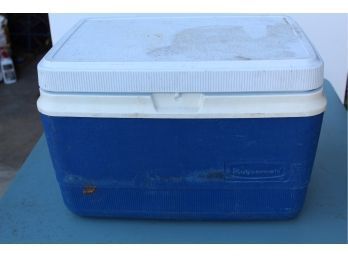 Used Rubbermaid Cooler