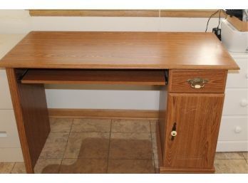 Computer Desk 4 Foot Wide X 22 In Deep X 31 In Tall