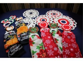 Lot 5 Of New Crocheted Towel Holders, Trivets, Etc