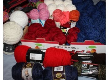 Lot 1 Of Yarn With Bag