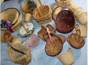 Grouping Of Baskets Lot 1 - Multiple Sizes And Shapes