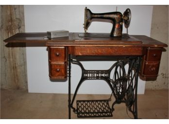 Antique Singer Trundle Sewing Machine In Beautiful Wood Cabinet  Needs New Trundle Cord