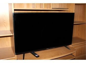 Hisense 40' TV With Remote-works
