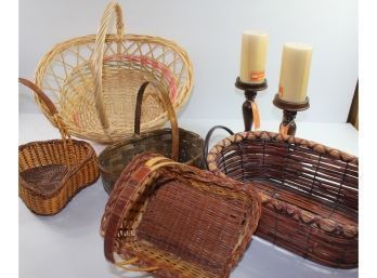5 Baskets And 2 Candles In Wood Stands